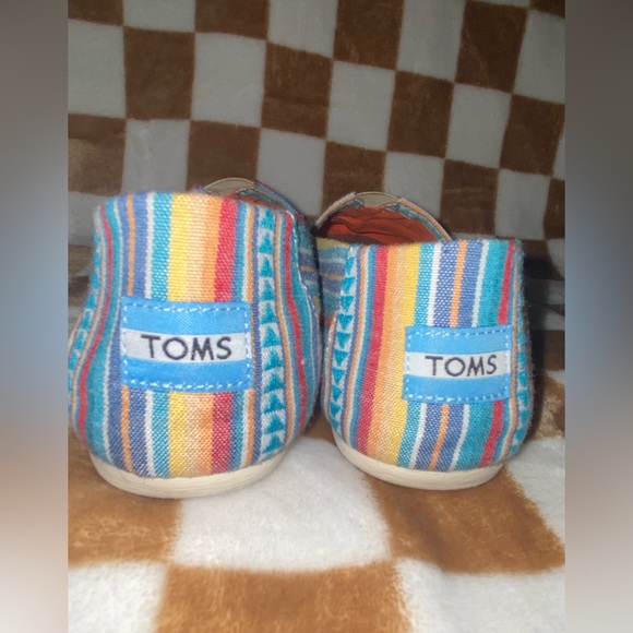Toms woman’s size 8.5 slip on shoe - Picture 3 of 5